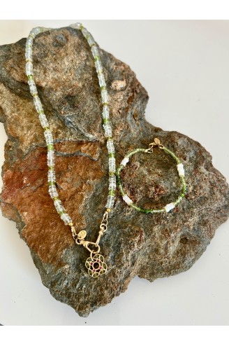Collier "Lucia" grenat vert pour pendentif